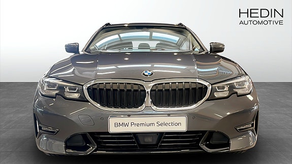 BMW 330e 8 of 11