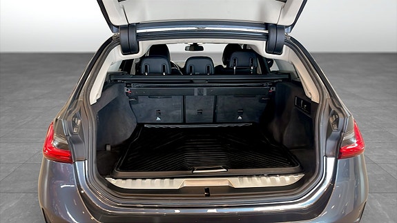 BMW 330e 10 of 11