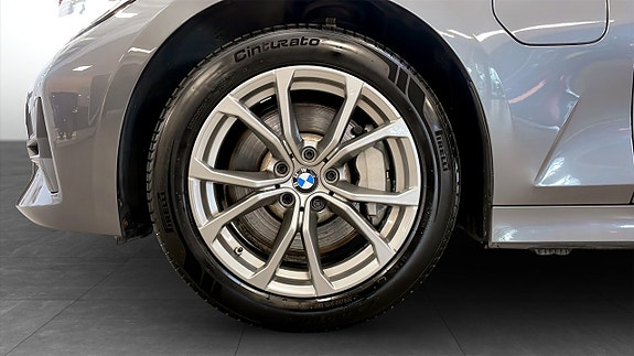 BMW 330e 9 of 11