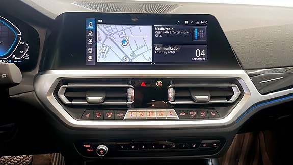 BMW 330e 11 of 11