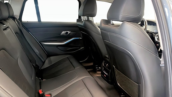 BMW 330e 5 of 11