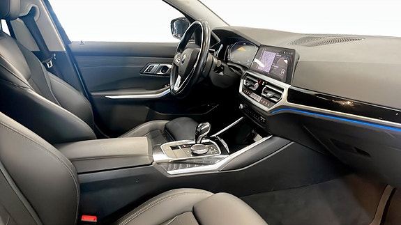 BMW 330e 3 of 11