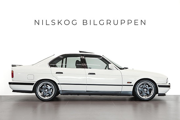 BMW M5 3 of 18