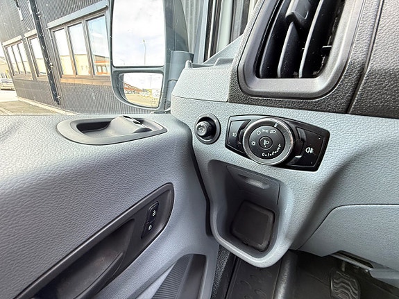 Ford Transit 14 of 17