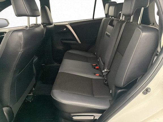 Toyota RAV4 22 of 27
