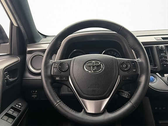 Toyota RAV4 12 of 27