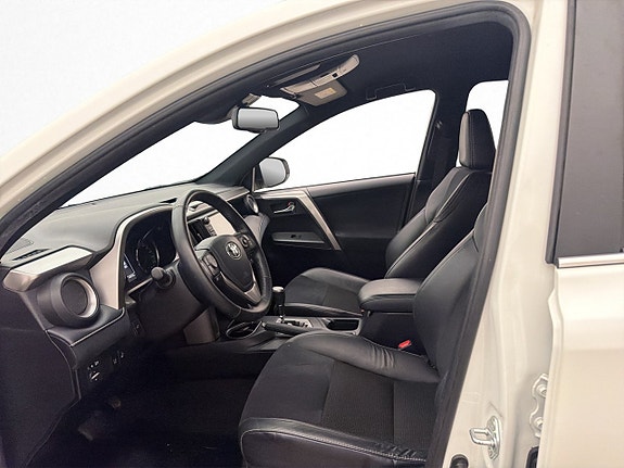 Toyota RAV4 10 of 27