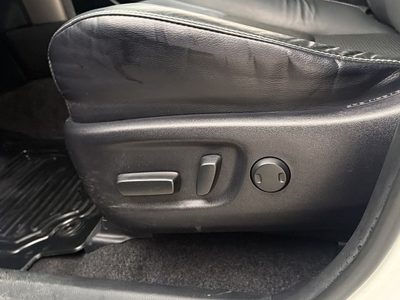Toyota RAV4 11 of 27