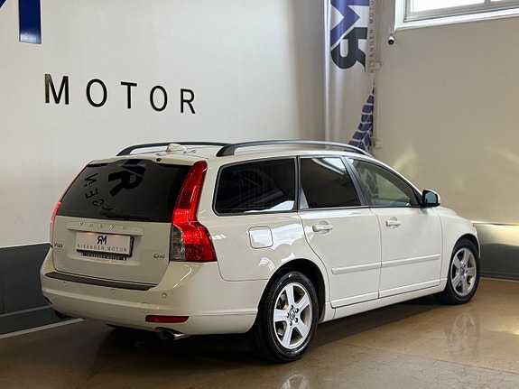 Volvo V50 3 of 18
