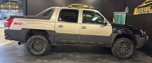 Chevrolet Avalanche 11 of 22