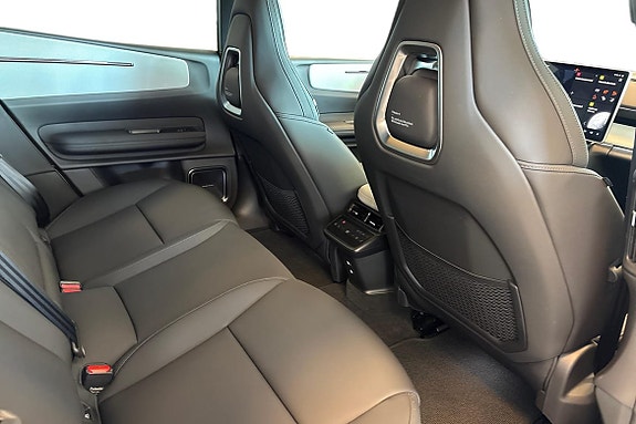 Polestar 4 9 of 23