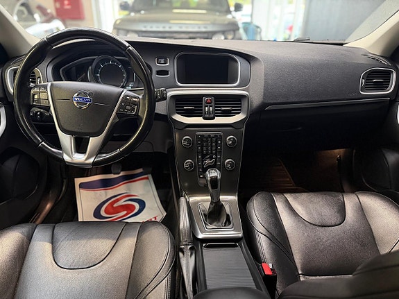 Volvo V40 8 of 24