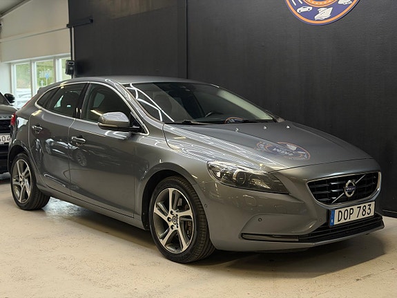 Volvo V40 3 of 24