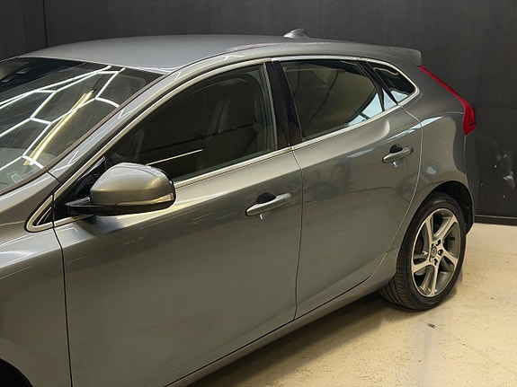 Volvo V40 14 of 24
