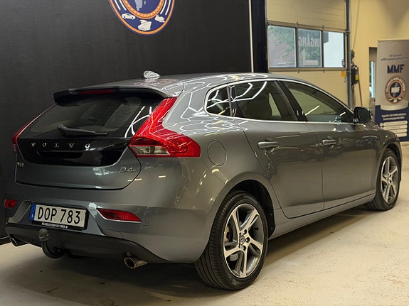Volvo V40 22 of 24