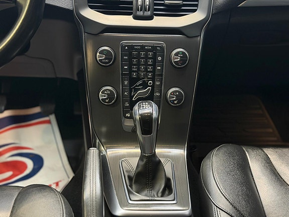 Volvo V40 12 of 24