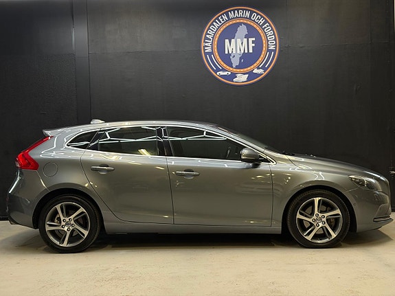 Volvo V40 2 of 24
