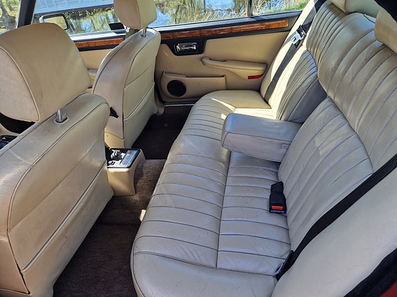 Jaguar XJ6 5 of 6