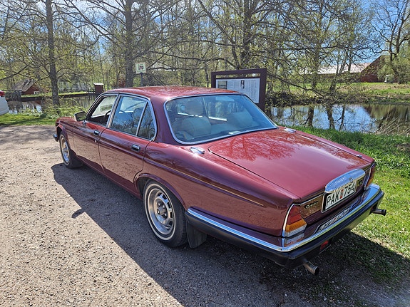 Jaguar XJ6 4 of 6