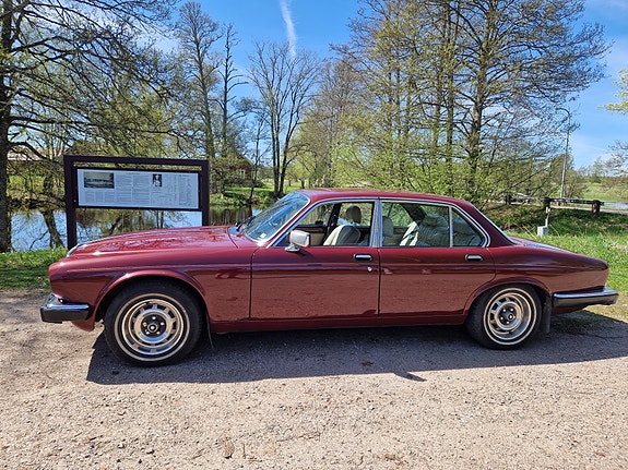 Jaguar XJ6 3 of 6