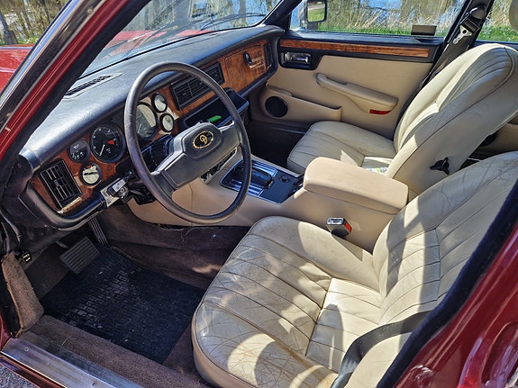 Jaguar XJ6 6 of 6