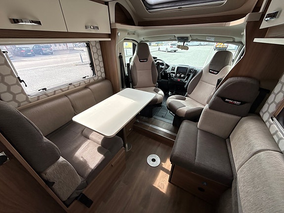 Swift Toscana 694 3 of 13