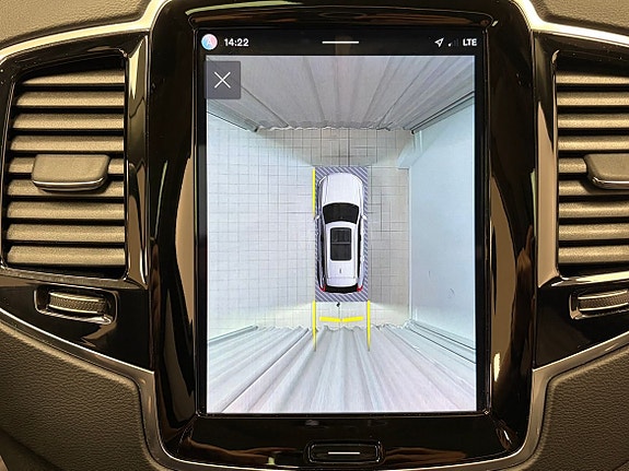 Volvo XC90 15 of 25