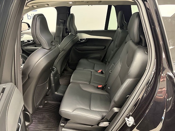 Volvo XC90 18 of 25