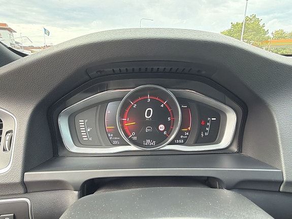 Volvo S60 Cross Country 20 of 27