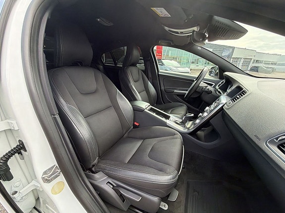 Volvo S60 Cross Country 12 of 27