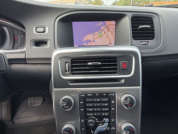Volvo S60 Cross Country 23 of 27