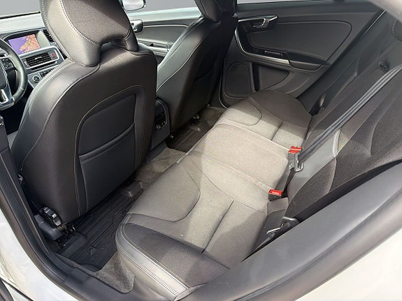 Volvo S60 Cross Country 8 of 27