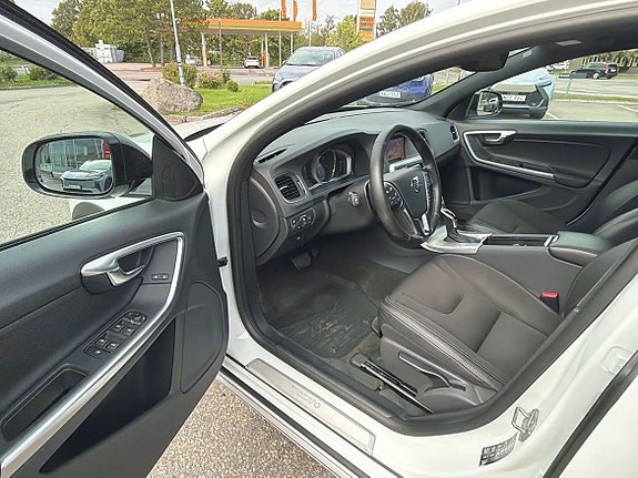 Volvo S60 Cross Country 16 of 27
