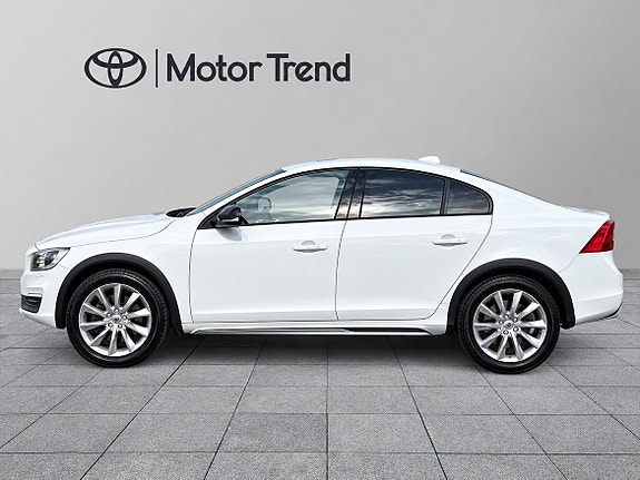 Volvo S60 Cross Country 3 of 27