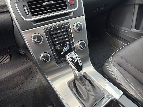 Volvo S60 Cross Country 22 of 27