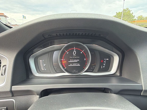 Volvo S60 Cross Country 21 of 27