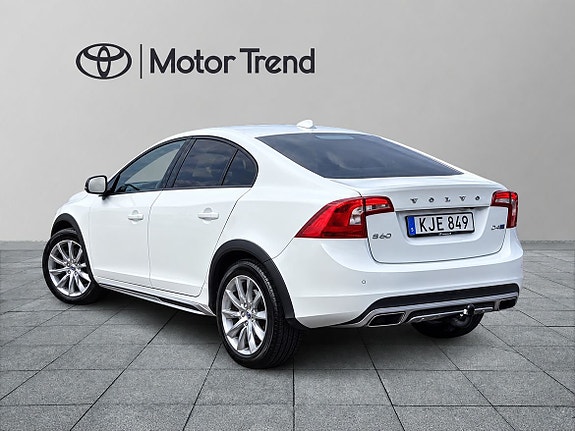 Volvo S60 Cross Country 2 of 27