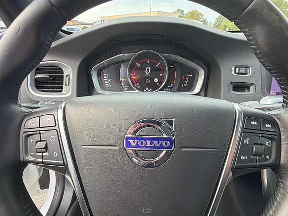 Volvo S60 Cross Country 19 of 27