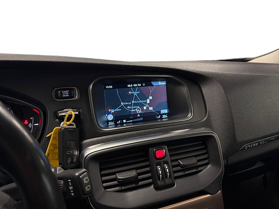 Volvo V40 Cross Country 12 of 19
