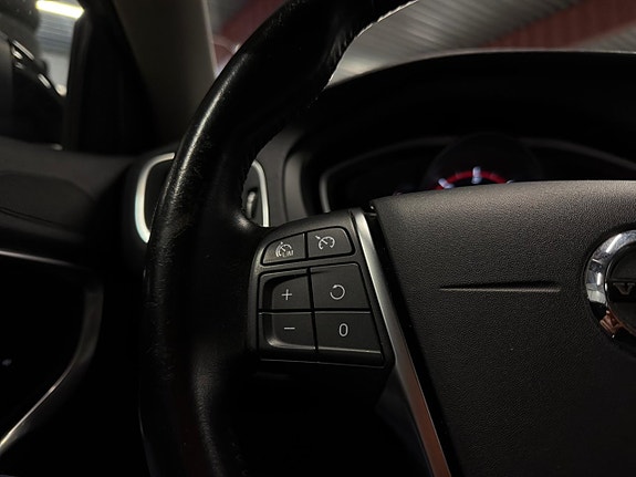 Volvo V40 Cross Country 16 of 19