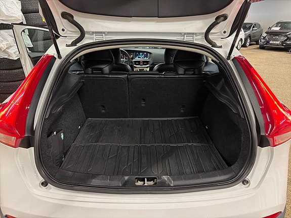 Volvo V40 Cross Country 19 of 19