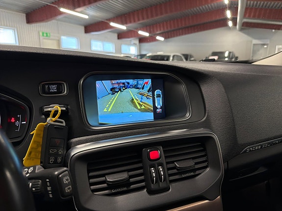 Volvo V40 Cross Country 13 of 19