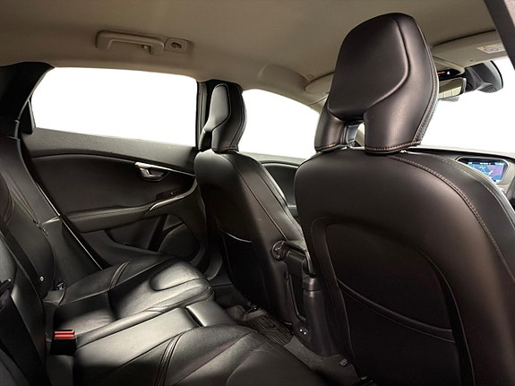 Volvo V40 Cross Country 10 of 19