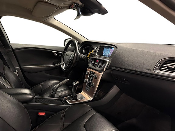 Volvo V40 Cross Country 8 of 19