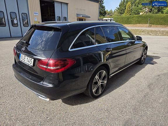 Mercedes-Benz C300 de 2 of 7