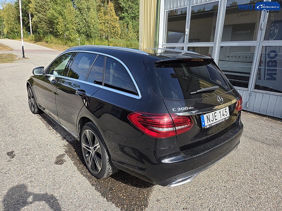 Mercedes-Benz C300 de 3 of 7