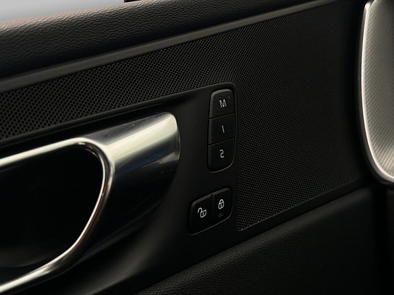 Volvo XC60 14 of 30