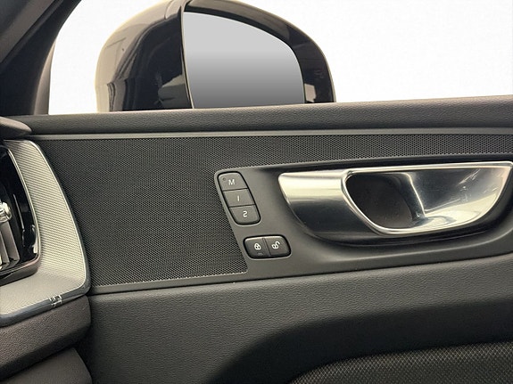 Volvo XC60 30 of 30