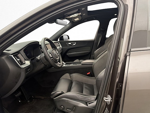 Volvo XC60 12 of 30