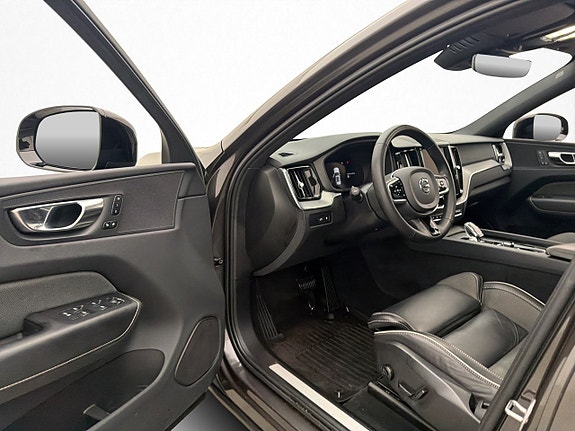 Volvo XC60 11 of 30